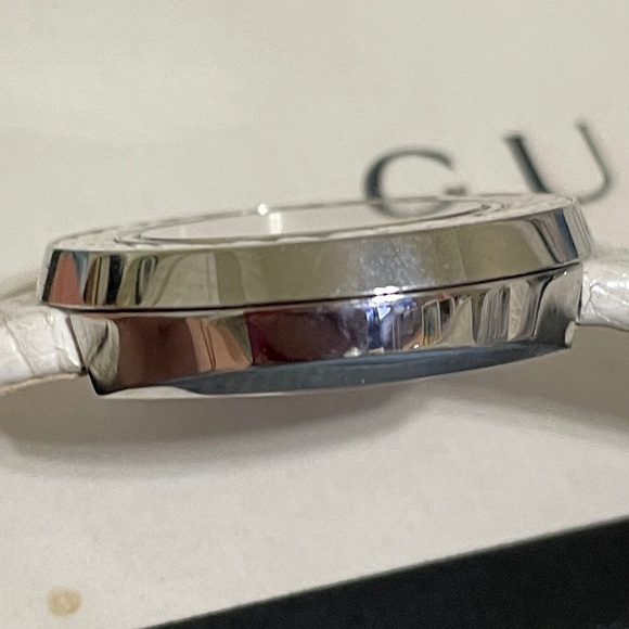 Gucci White Textured Ladies Leather Watch - Picture 9 of 15